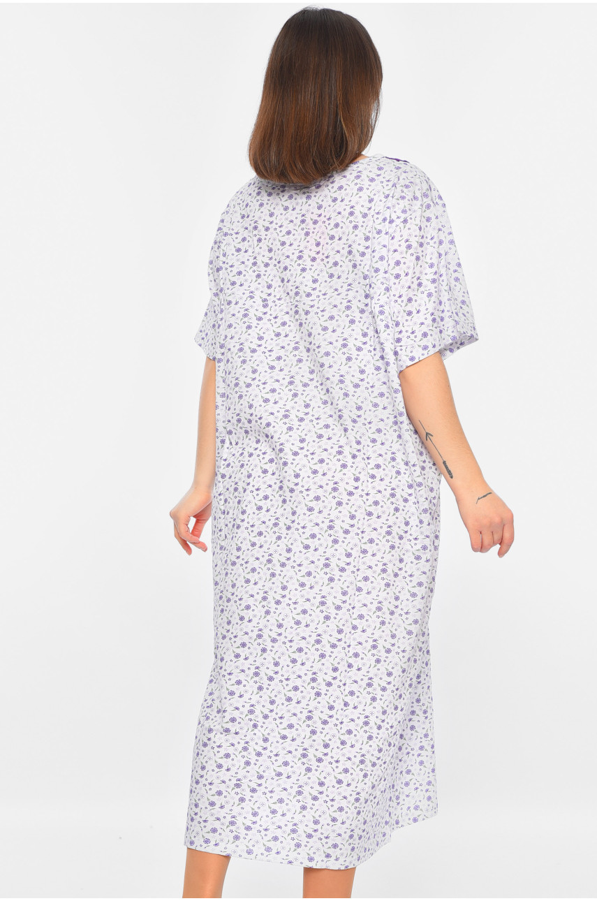 Нічна сорочка жіноча батальна білого кольору з принтом 320 195926 Нічна сорочка жіноча батальна білого кольору з принтом 320 195926