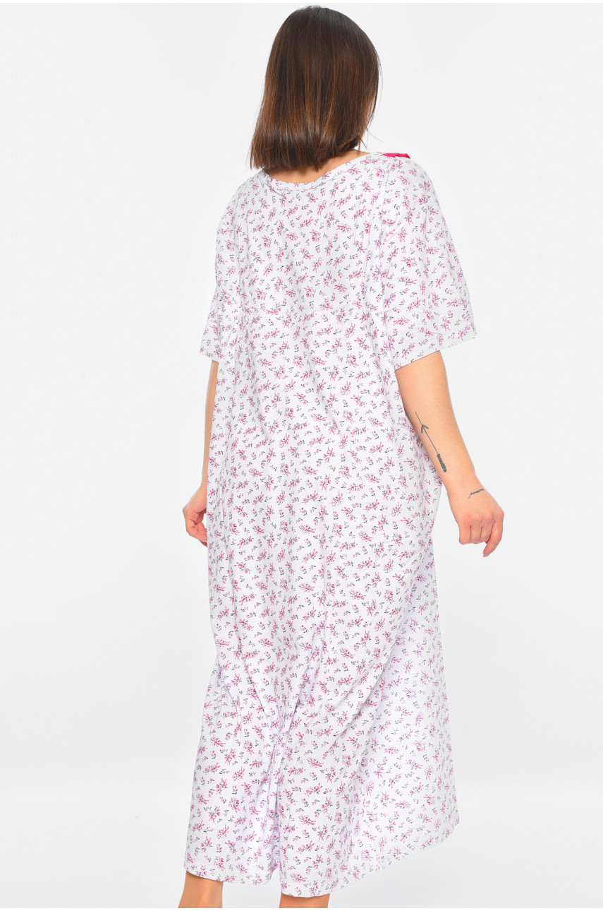 Нічна сорочка жіноча батальна білого кольору з принтом 320 195931 Нічна сорочка жіноча батальна білого кольору з принтом 320 195931