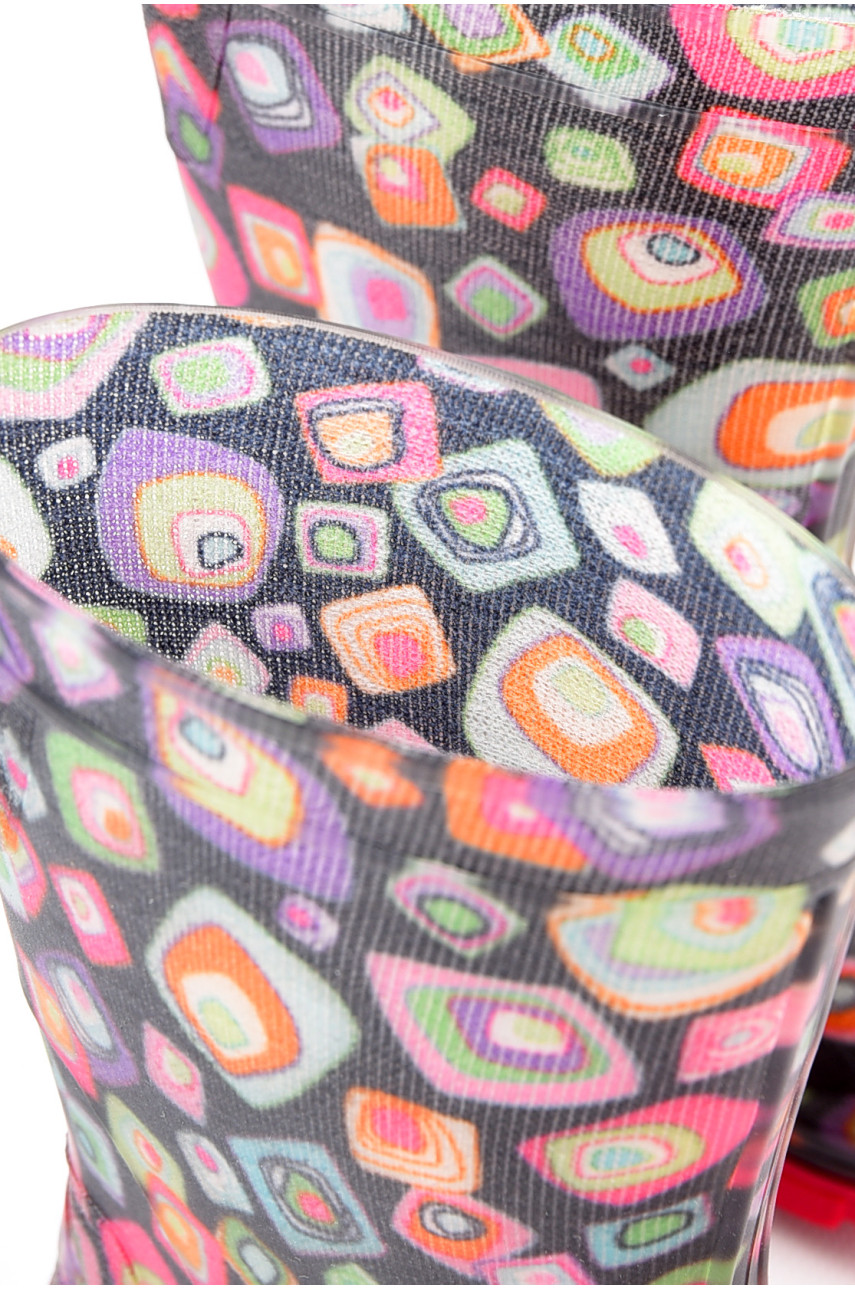 Сапоги резиновые детские черного цвета с рисунком ISO-9001 196931 Сапоги резиновые детские черного цвета с рисунком ISO-9001 196931