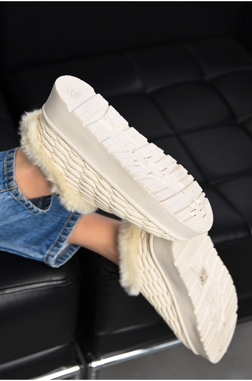 Угги женские укороченные на меху молочного цвета 105-2 197575 Угги женские укороченные на меху молочного цвета 105-2 197575