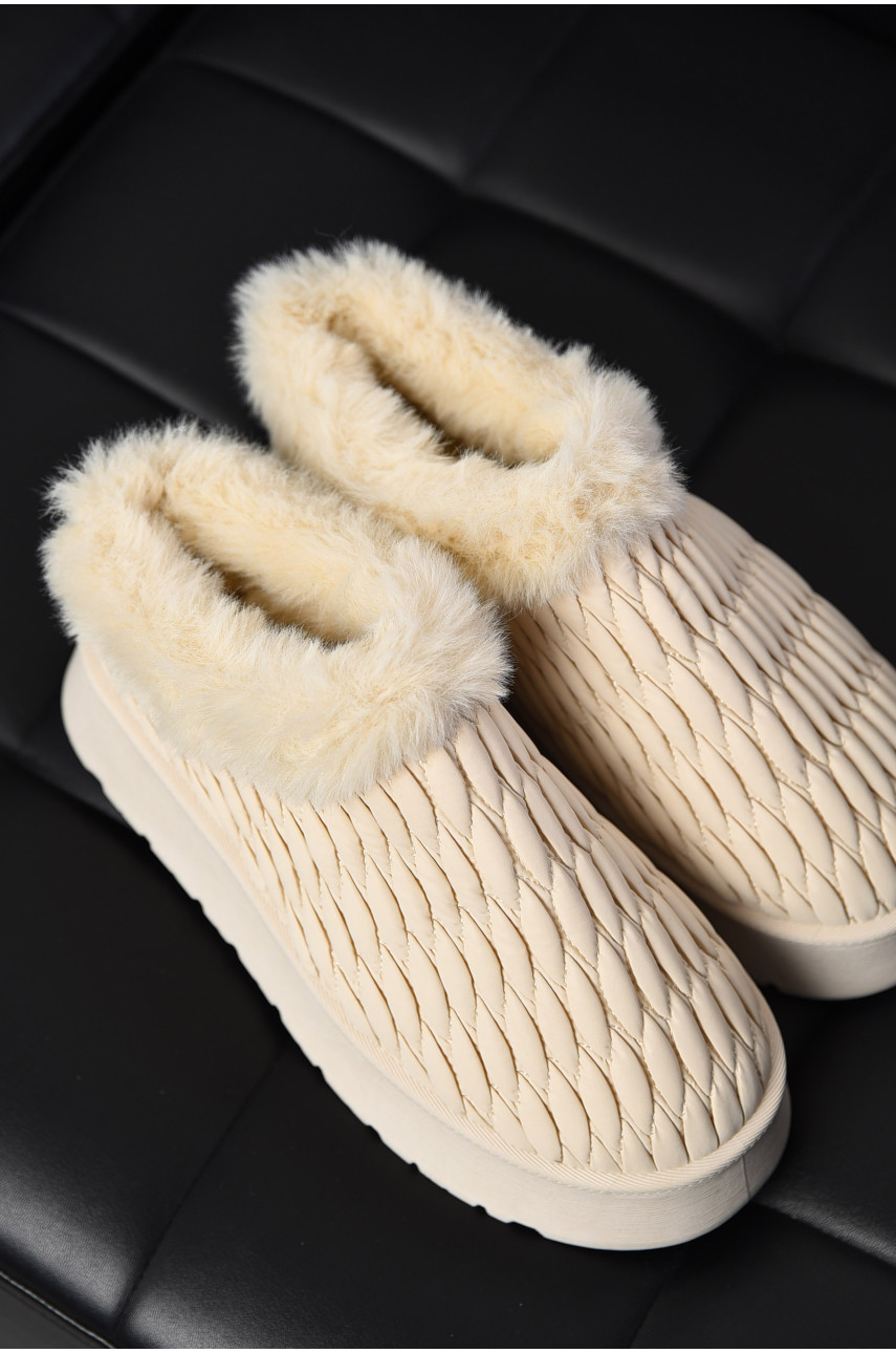 Угги женские укороченные на меху молочного цвета 105-2 197575 Угги женские укороченные на меху молочного цвета 105-2 197575