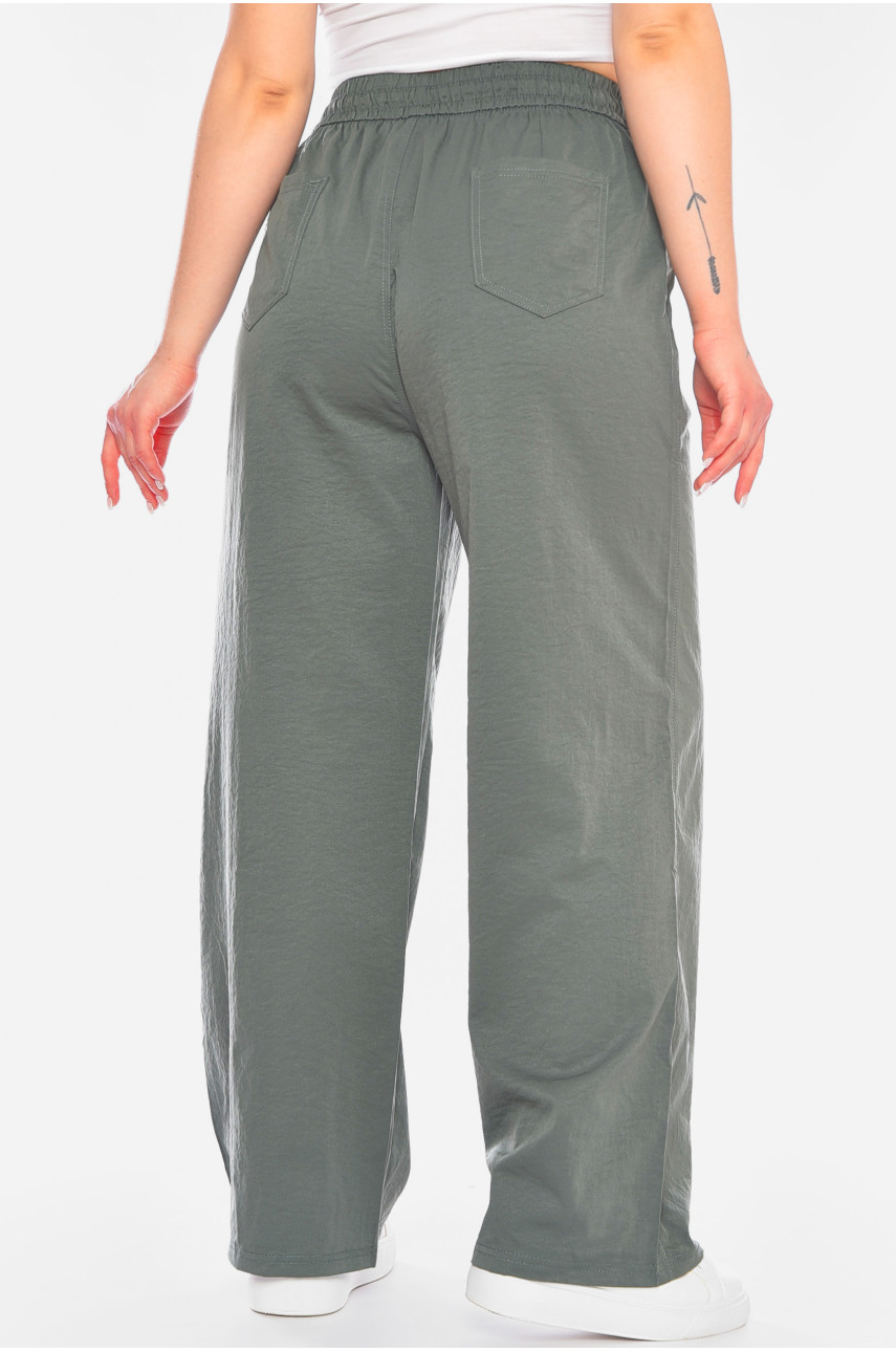 Штаны женские однотонные полубатальные  зеленого цвета 4095-3 198253