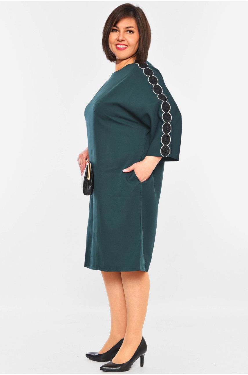 Платье женское батальное зеленого цвета 082 199387 Платье женское батальное зеленого цвета 082 199387