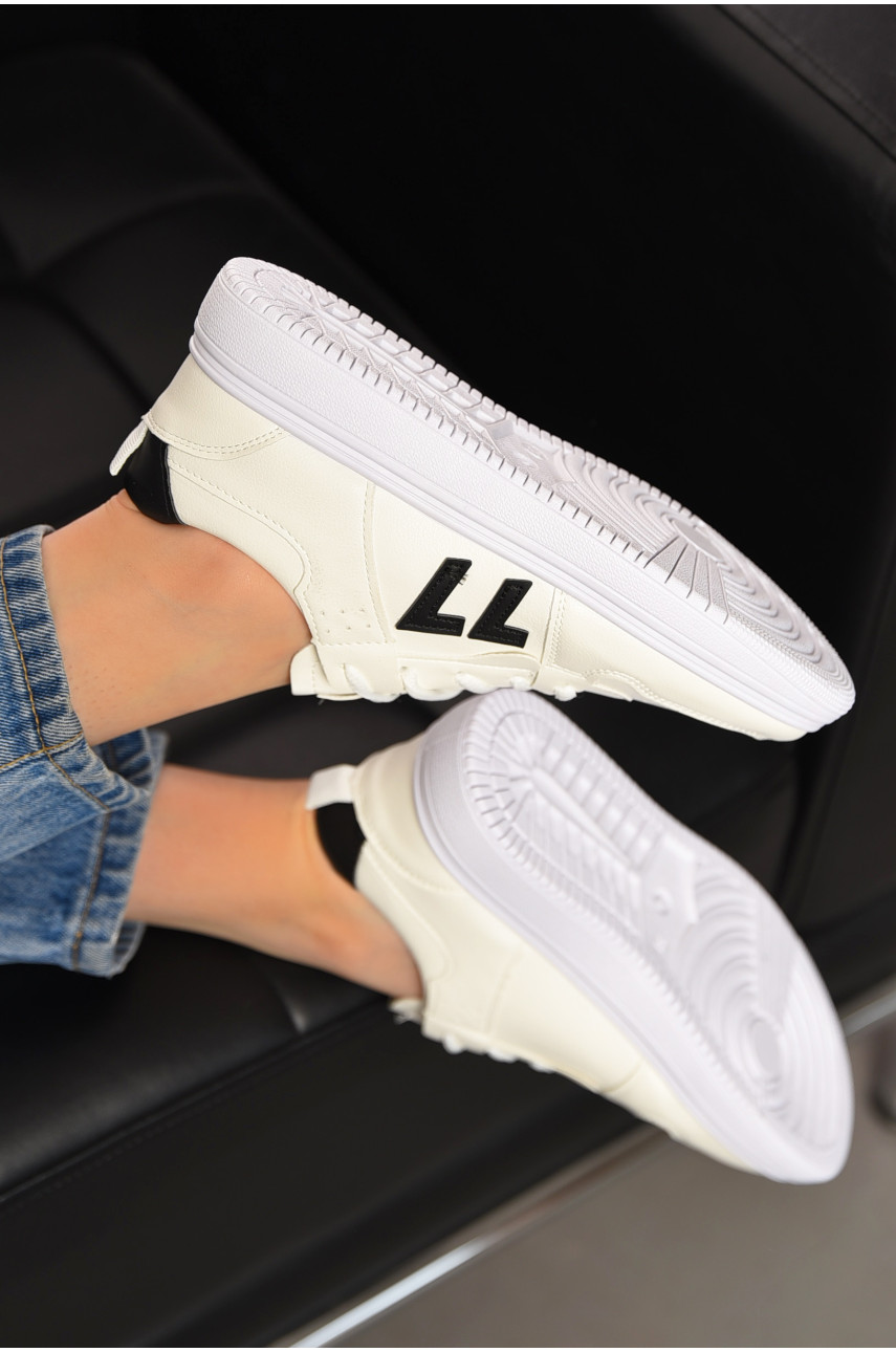 Кросівки жіночі білого кольору на шнурівці В19 199539 Кросівки жіночі білого кольору на шнурівці В19 199539