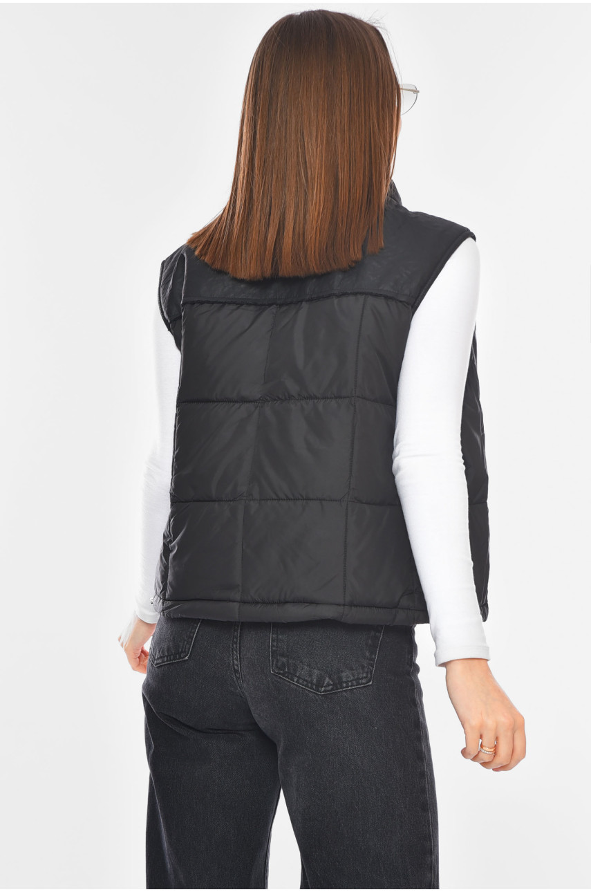 Жилетка женская однотонная черного цвета 810 200300