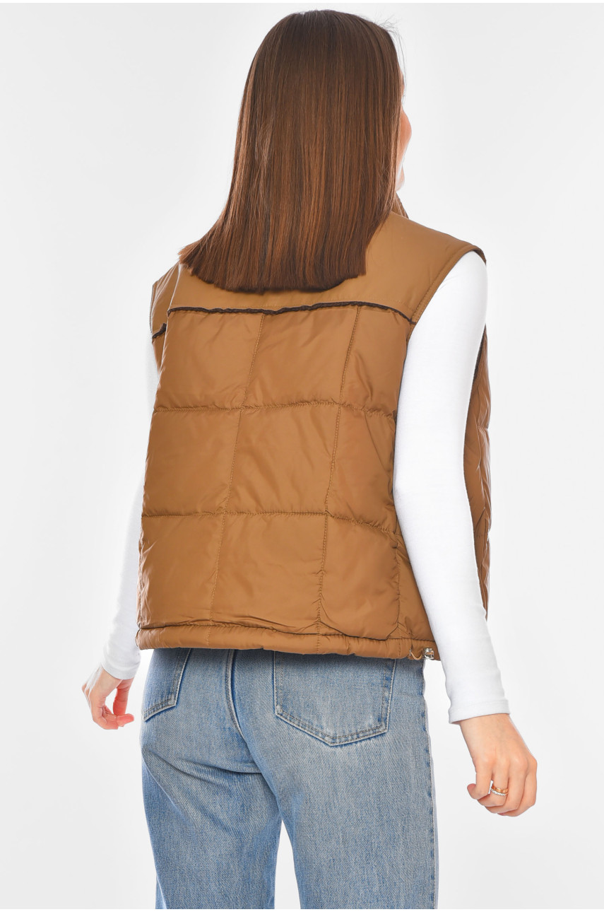 Жилетка женская однотонная коричневого цвета 810 200301