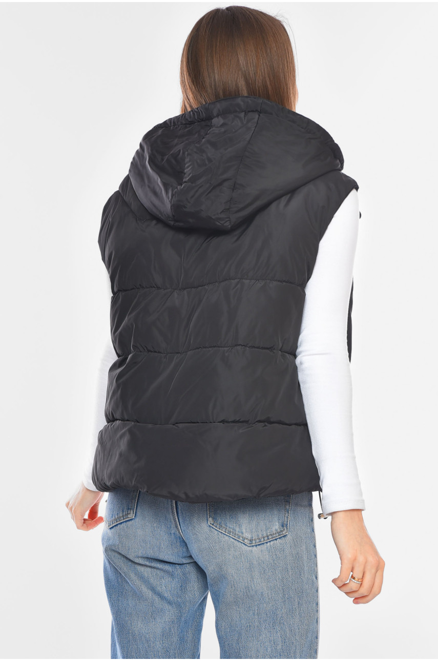 Жилетка женская однотонная черного цвета 2435 200308