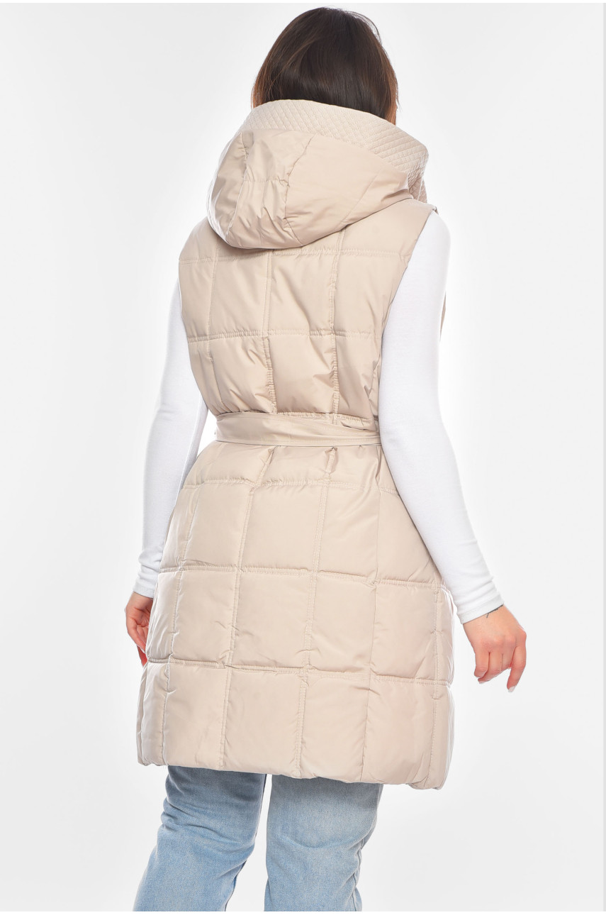 Жилетка женская батальная бежевого цвета 8891 200314