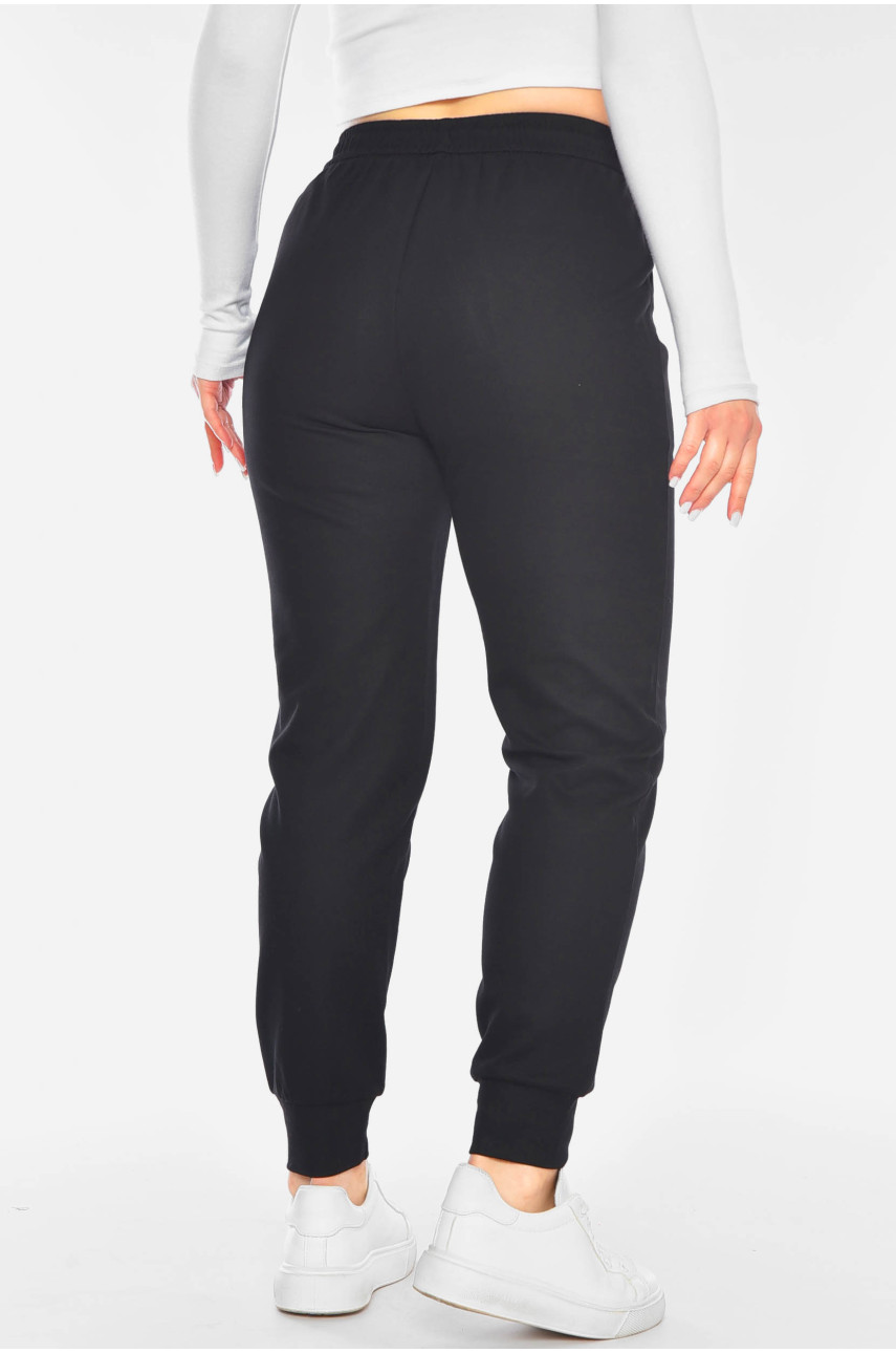 Спортивные штаны женские полубатальные черного цвета 9649-1 201088 Спортивные штаны женские полубатальные черного цвета 9649-1 201088