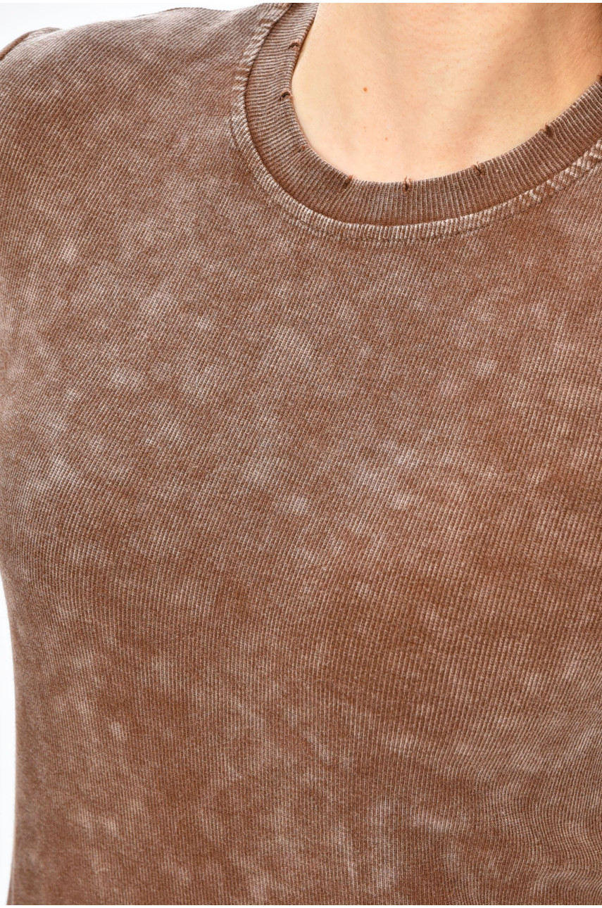 Футболка жіноча однотонна в рубчик коричневого кольору 0674 201972
