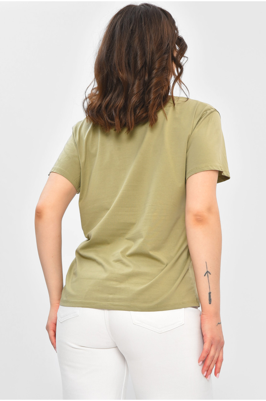 Футболка женская однотонная оливкового цвета с надписью 9113 202319 Футболка женская однотонная оливкового цвета с надписью 9113 202319