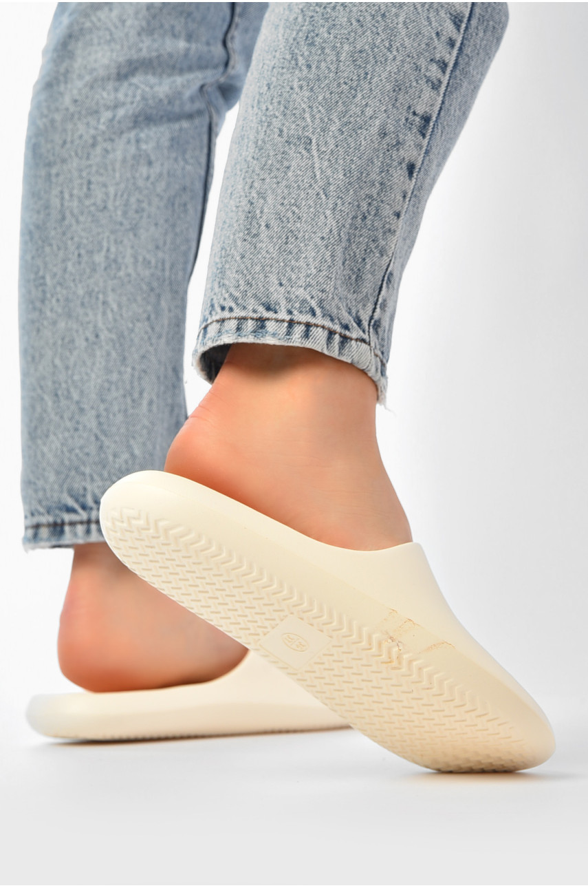 Шлепанцы пена женские молочного цвета 5062-2 203729 Шлепанцы пена женские молочного цвета 5062-2 203729