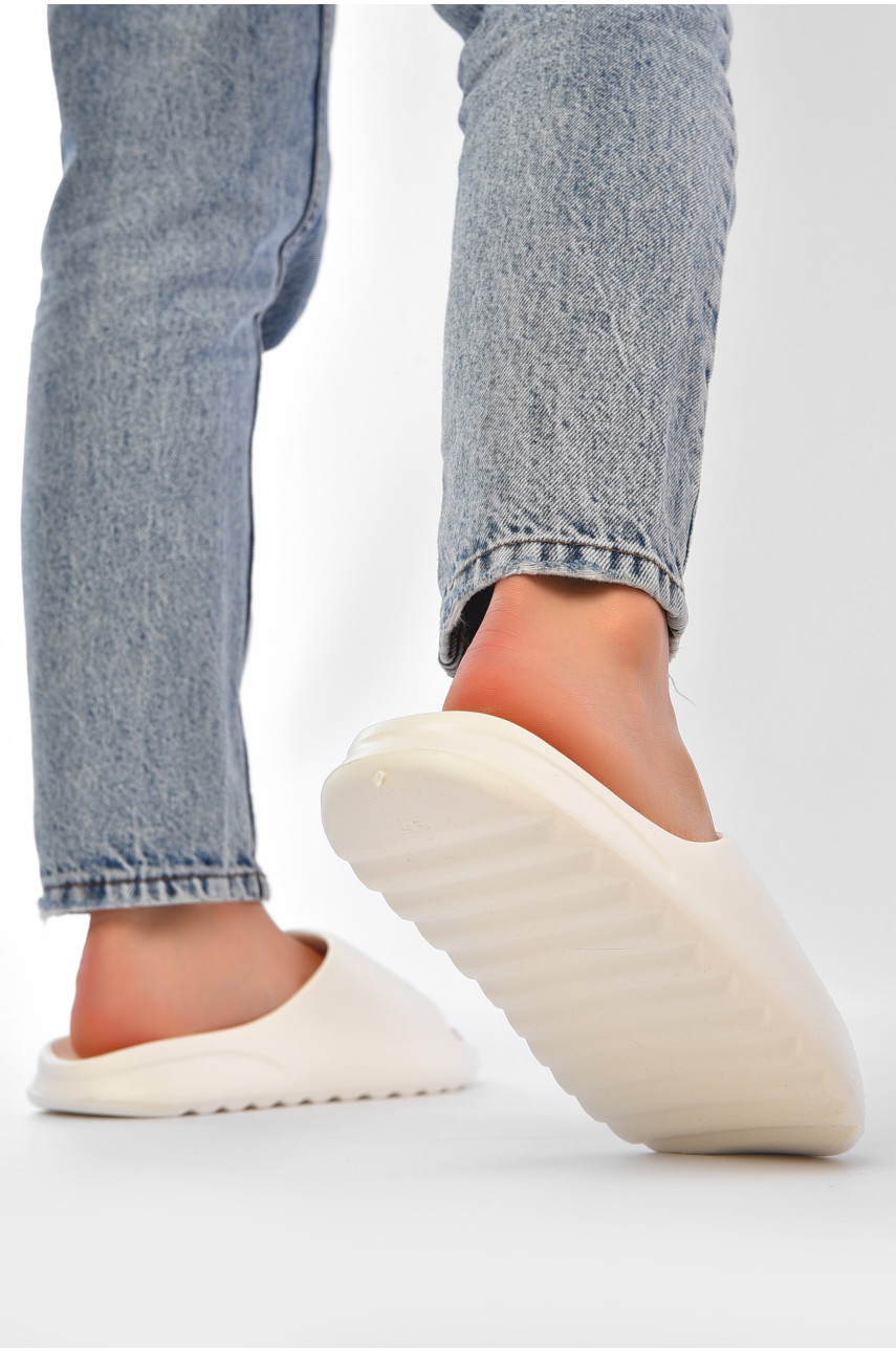 Шлепанцы пена женские белого цвета 1505-2 203942