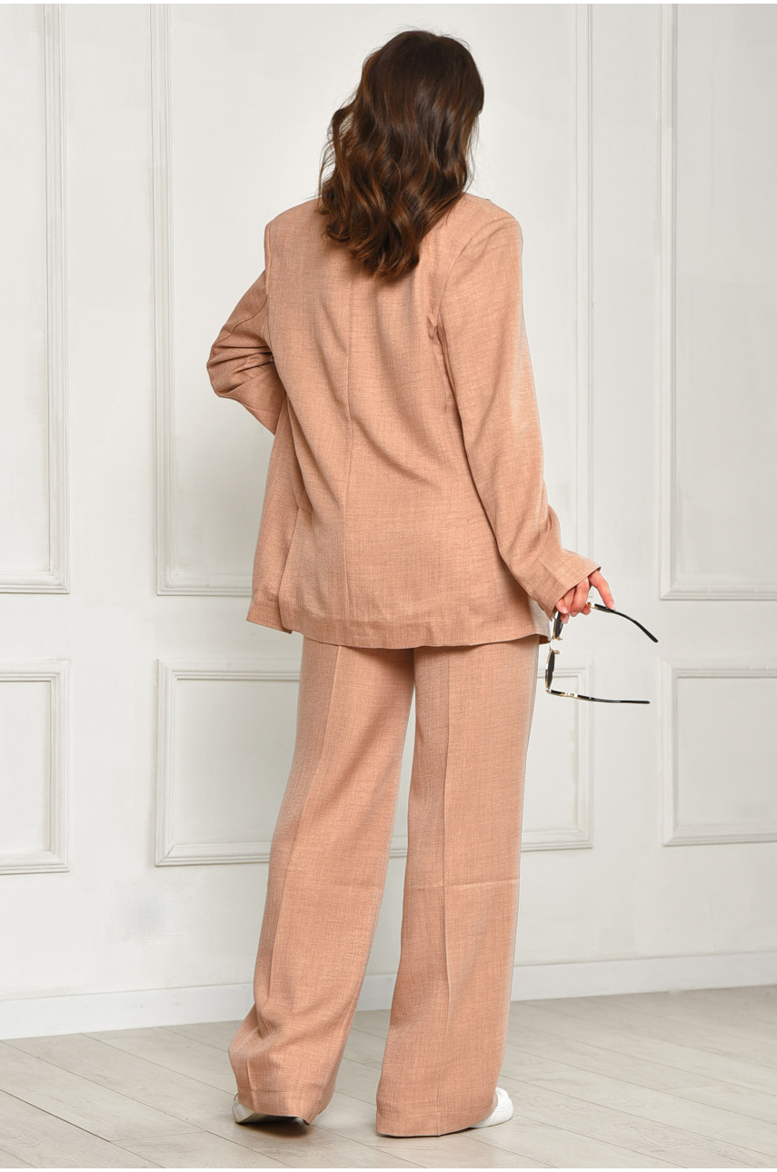 Костюм женский однотонный бежевого цвета 204567