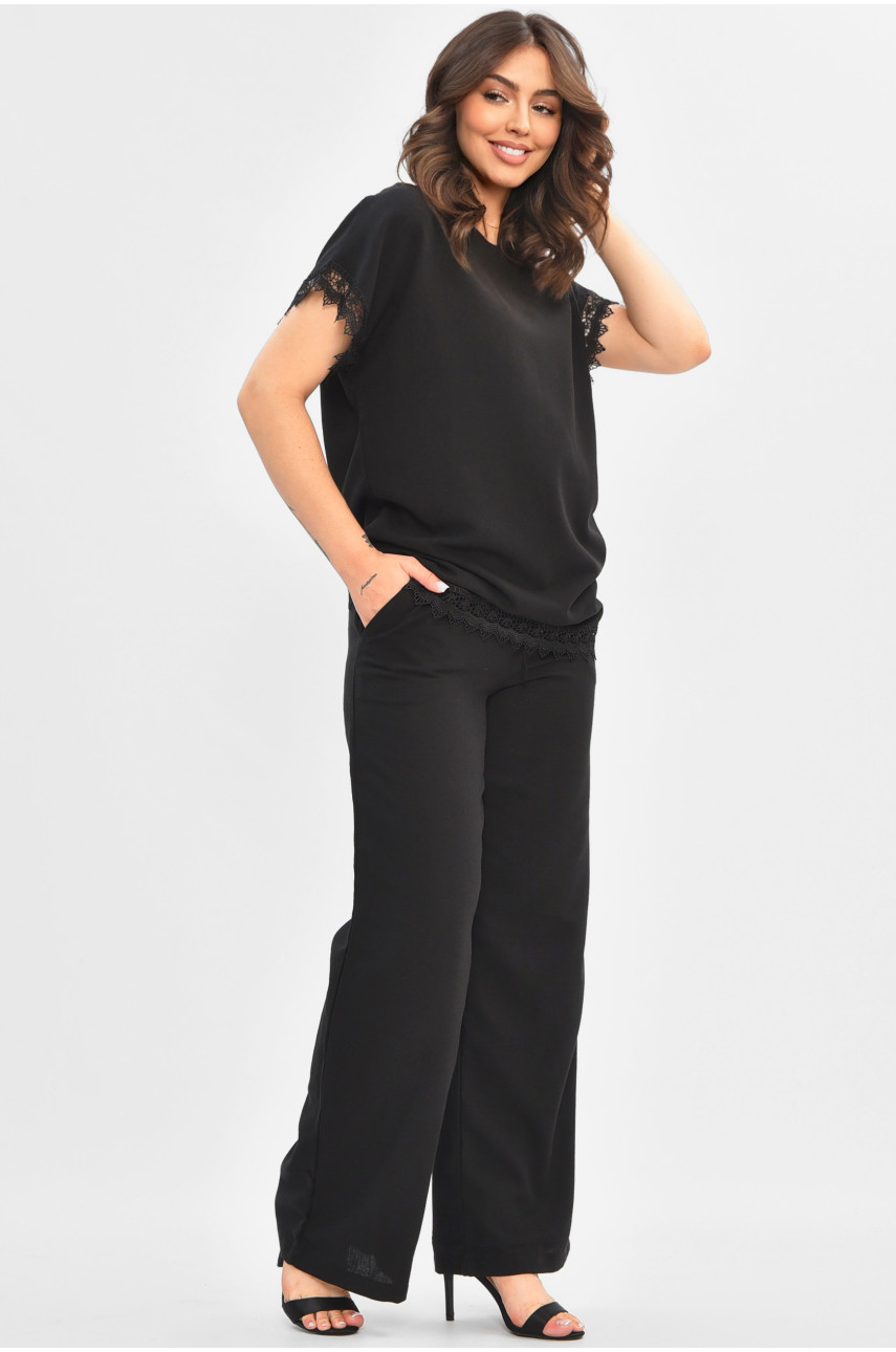 Костюм женский однотонный полубатальный черного цвета 3010 204934