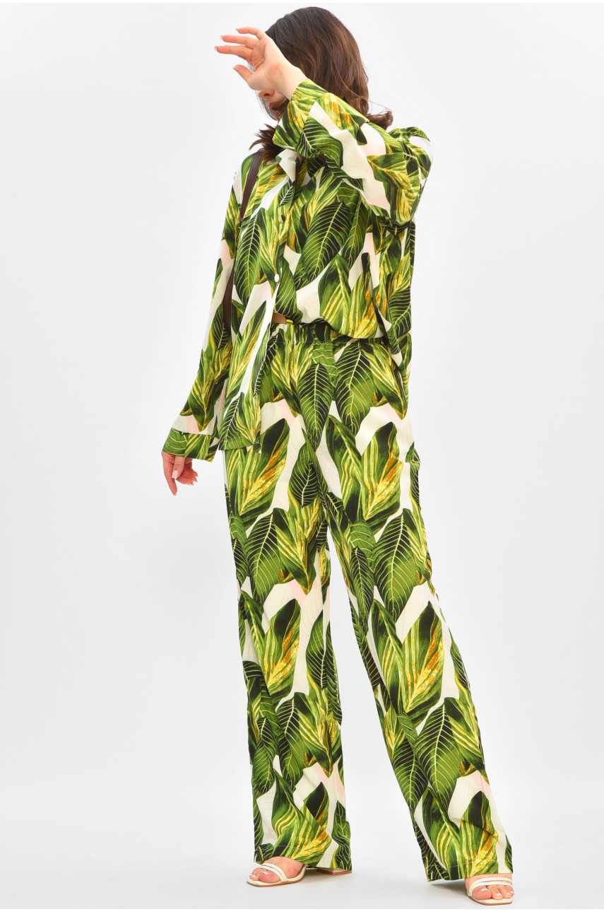 Костюм женский зеленого цвета с принтом 81224 204970