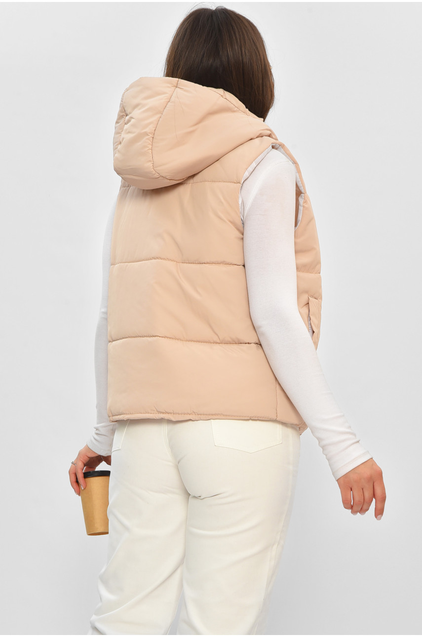 Жилетка женская демисезонная бежевого цвета 8872 205100