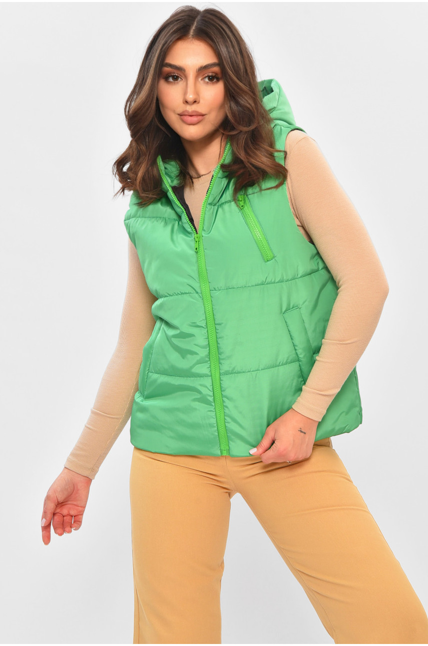 Жилетка женская демисезонная зеленого цвета 8872 205101