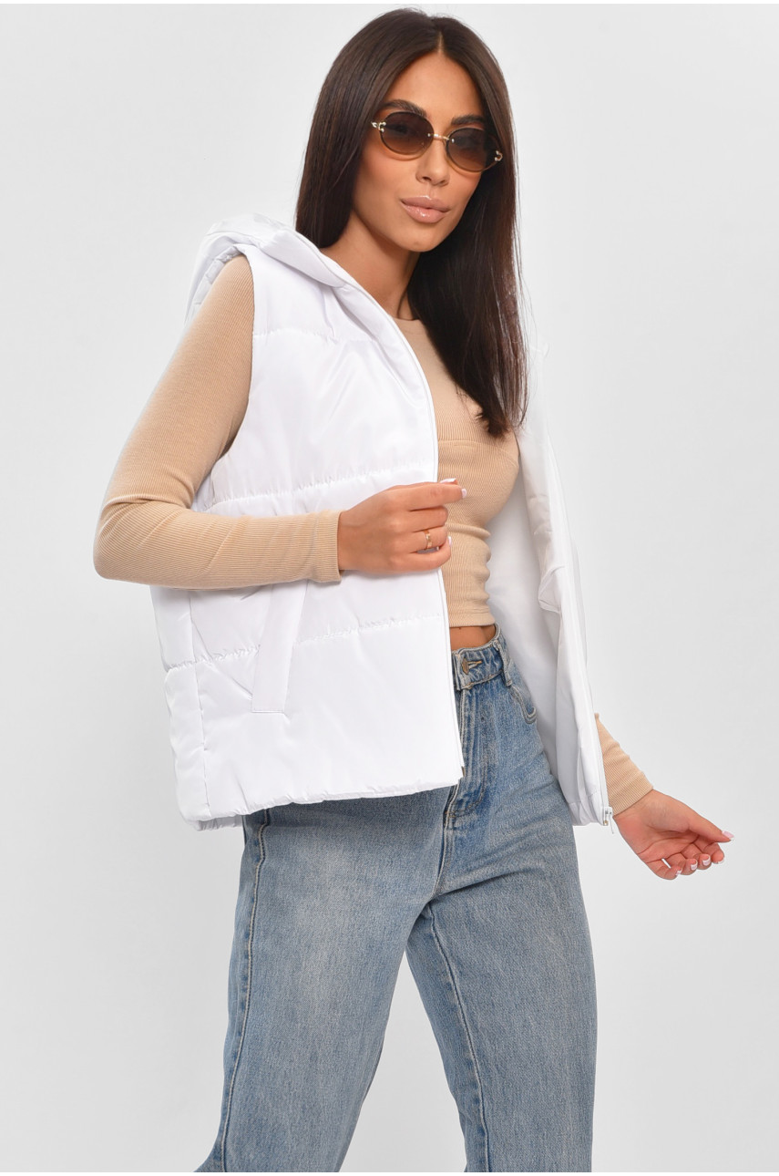 Жилетка женская демисезонная белого цвета 8872 205102