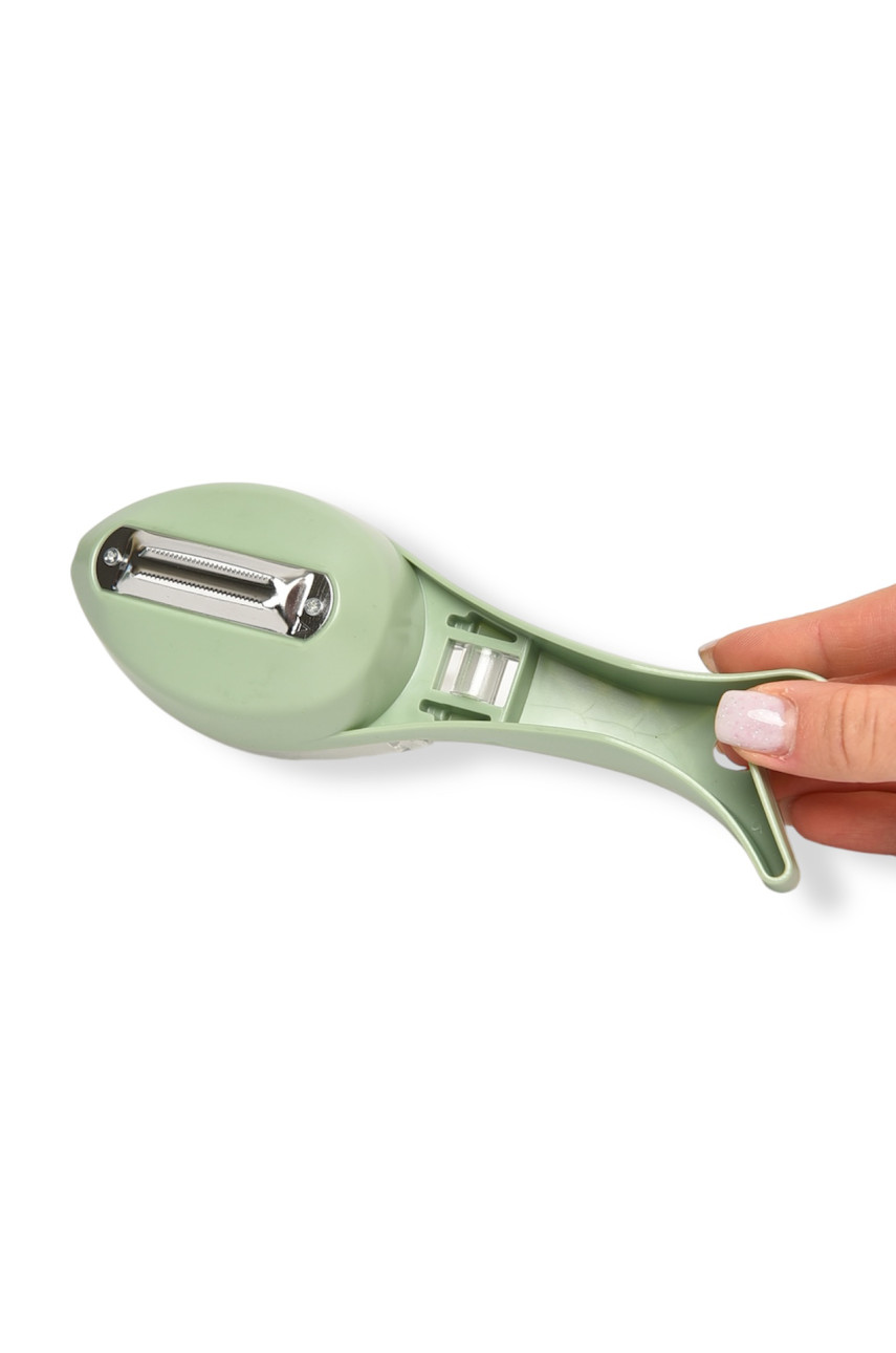 Скребок для очистки рыбы от чешуи с контейнером 205541