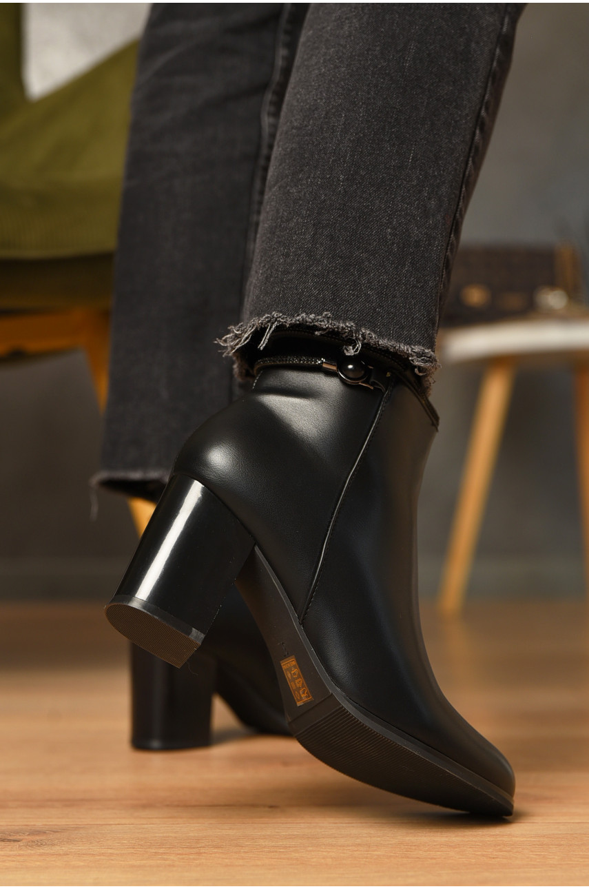 Ботинки женские демисезонные черного цвета 810 205703