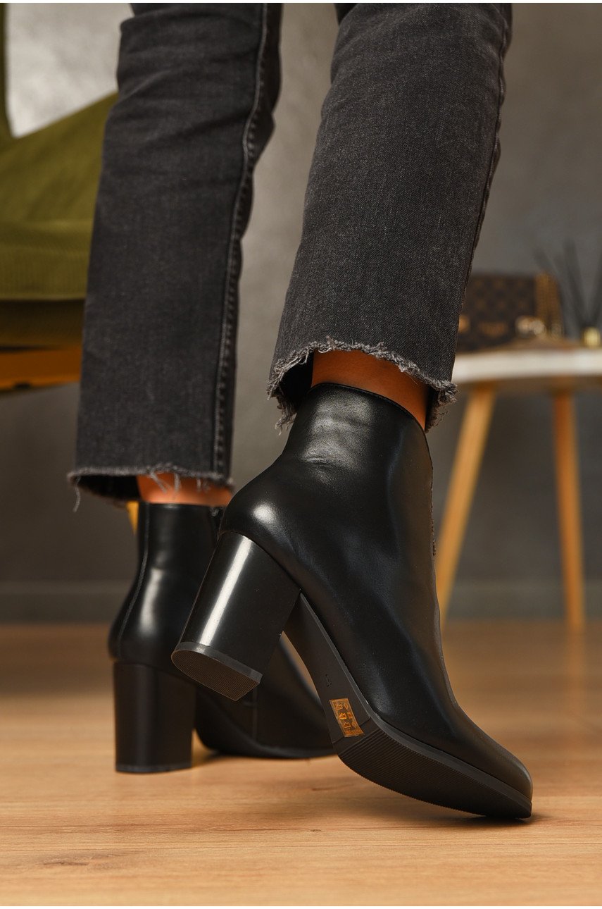 Ботинки женские демисезонные черного цвета 808 205705