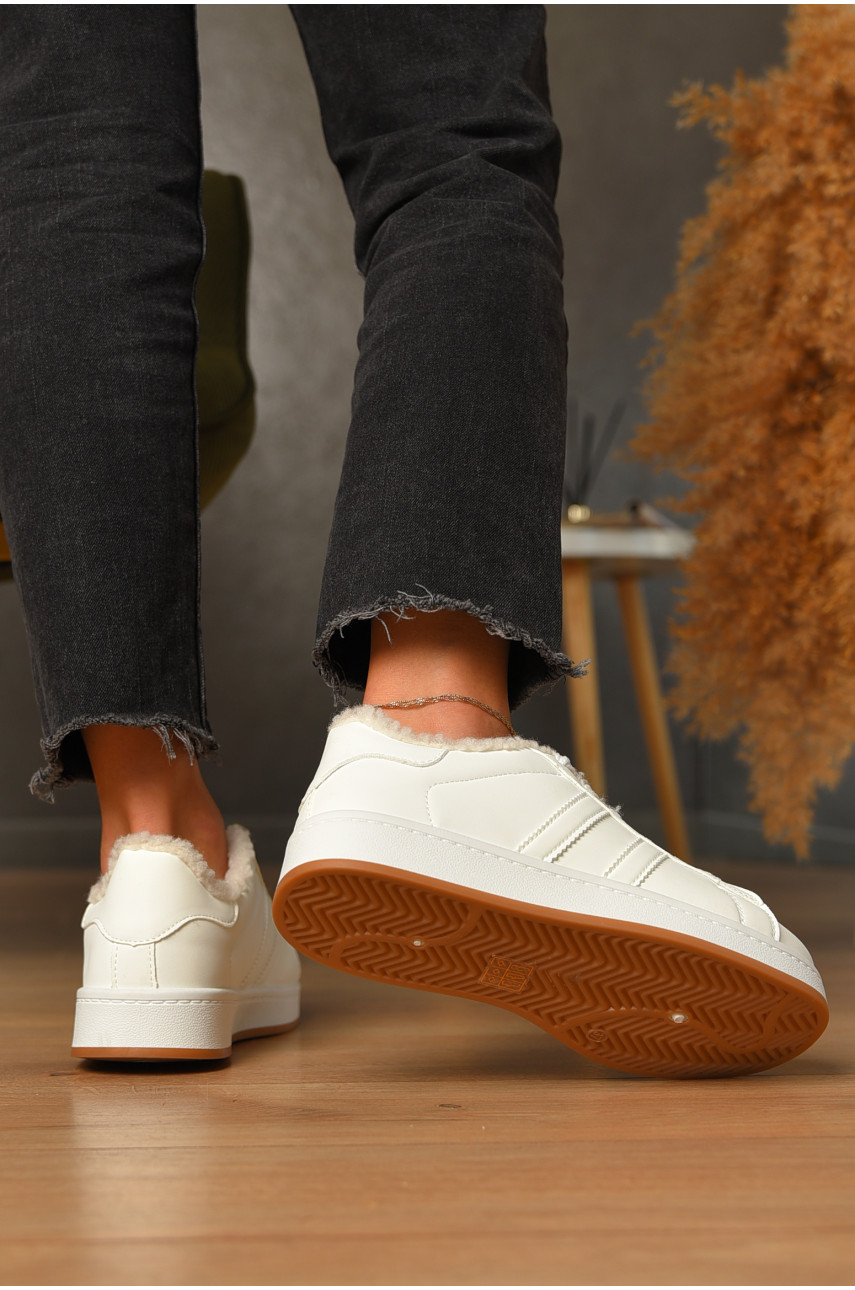 Кросівки жіночі білого кольору на хутрі 560-22 205827 Кросівки жіночі білого кольору на хутрі 560-22 205827