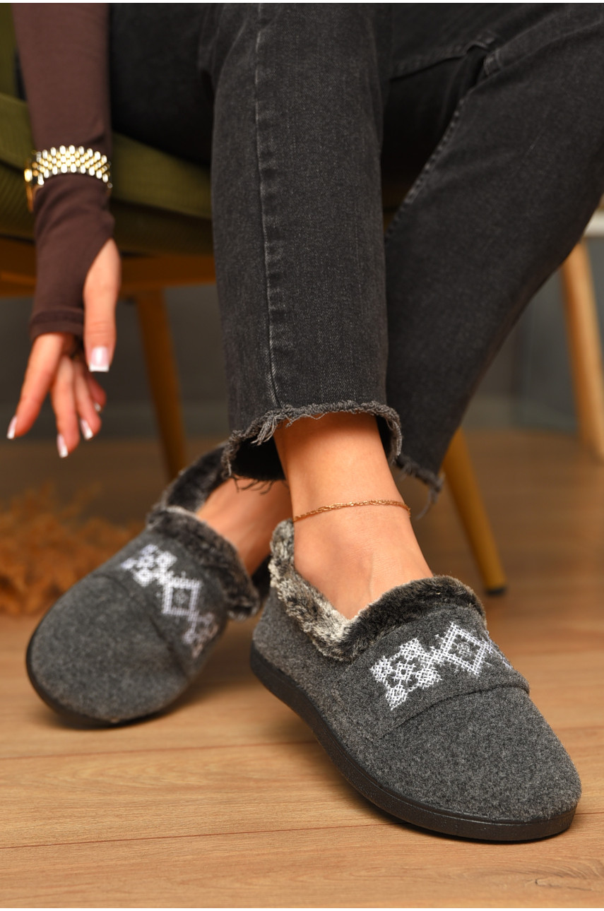 Капці жіночі на хутрі сірого кольору з візерунком 2210 207398