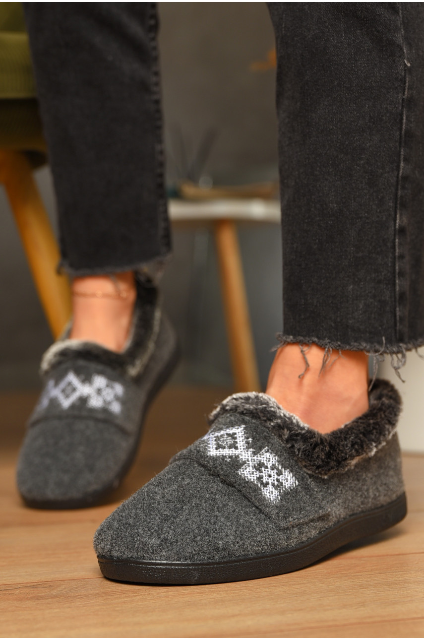 Капці жіночі на хутрі сірого кольору з візерунком 2210 207398