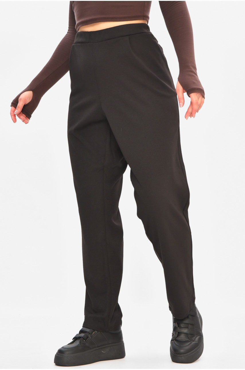 Штаны женские однотонные полубатальные черного цвета 8353 208157