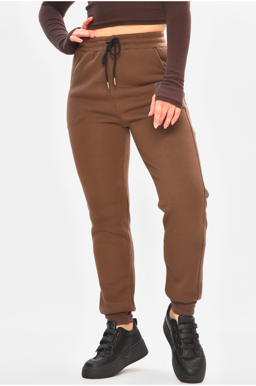 Спортивные штаны женские на флисе коричневого цвета 9995 208325