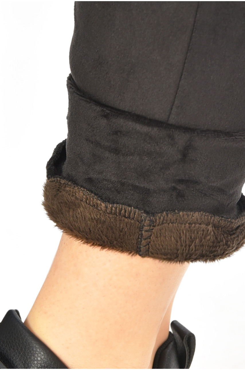 Спортивные штаны женские на искусственном меху черного цвета 208868