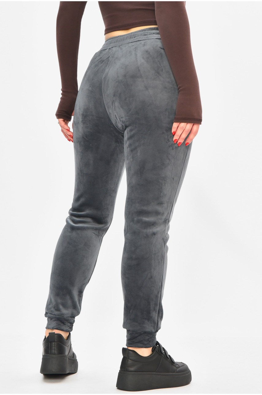 Спортивные штаны женские на искусственном меху серого цвета 208869