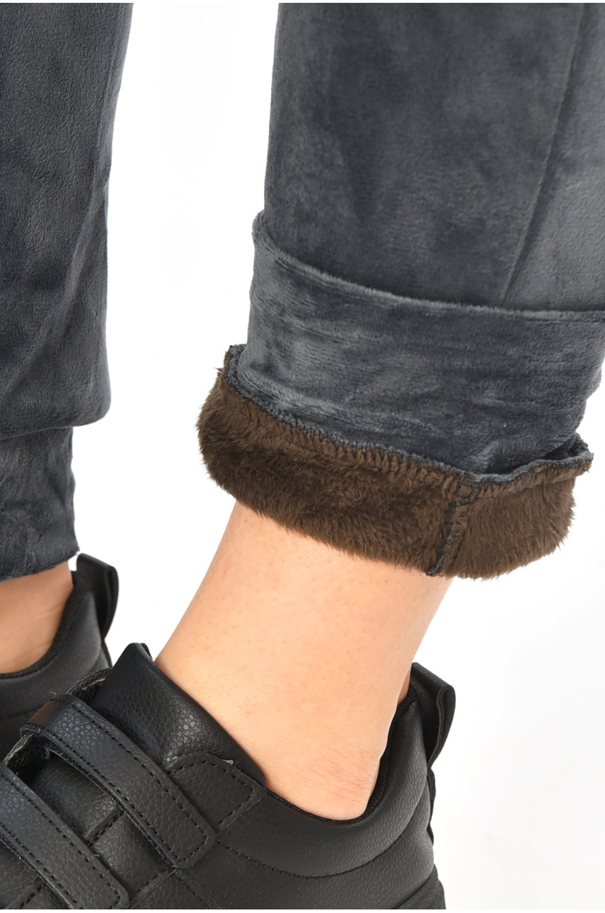 Спортивные штаны женские на искусственном меху серого цвета 208869