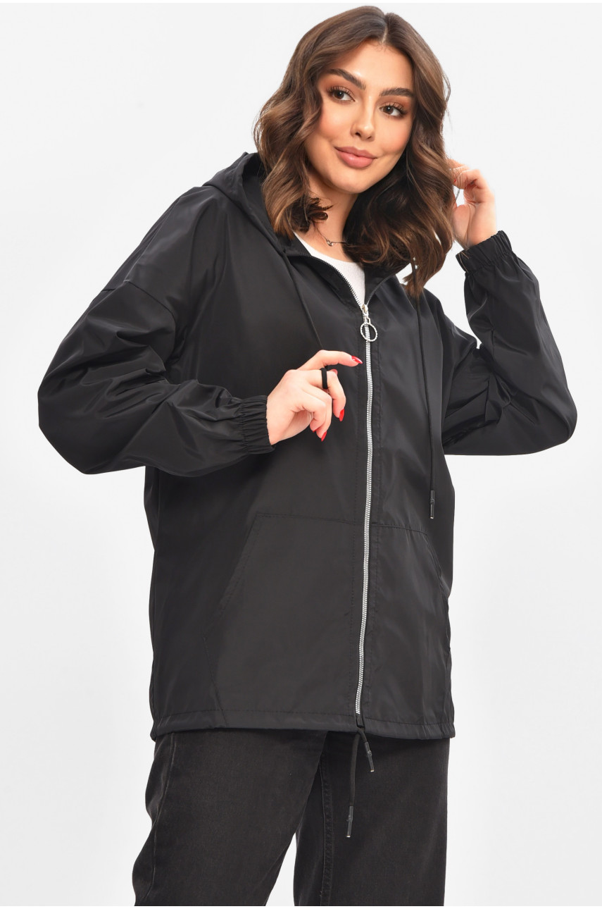 Вітровка жіноча однотонна чорного кольору 1002 209020