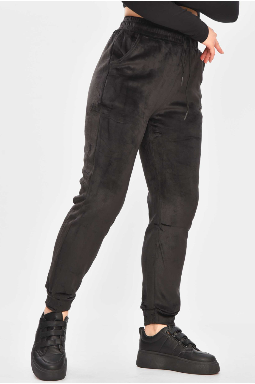 Спортивные штаны женские на искусственном меху черного цвета А502 209347