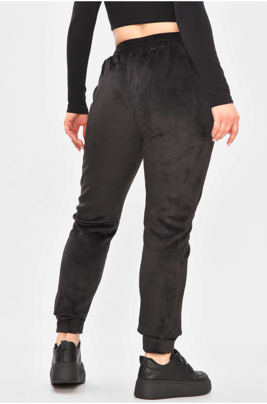 Спортивные штаны женские на искусственном меху черного цвета А502 209347
