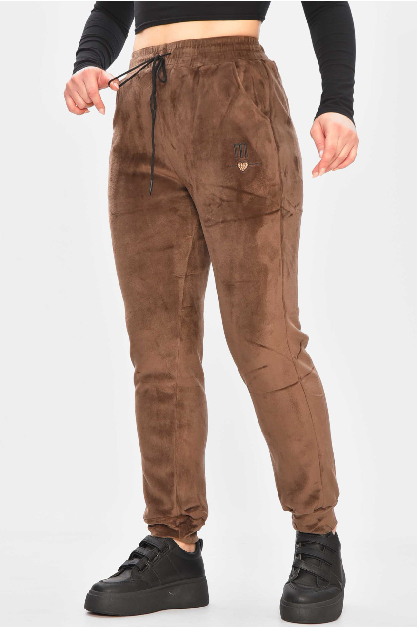 Спортивные штаны женские на искусственном меху коричневого цвета А502 209349