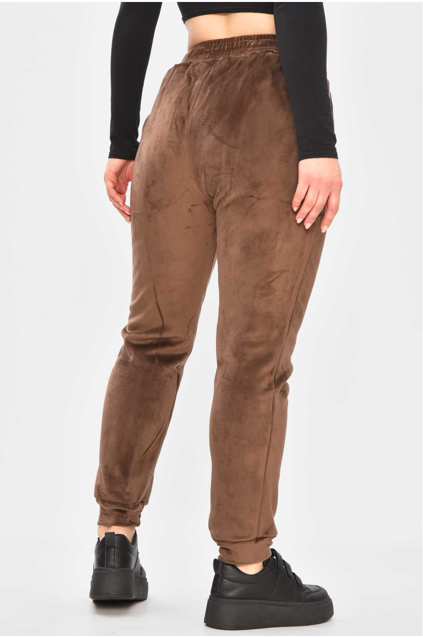 Спортивные штаны женские на искусственном меху коричневого цвета А502 209349