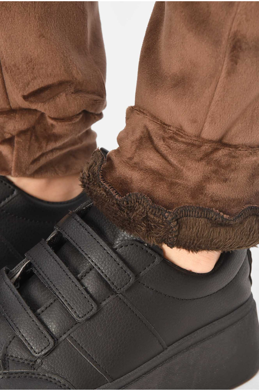 Спортивные штаны женские на искусственном меху коричневого цвета А502 209349