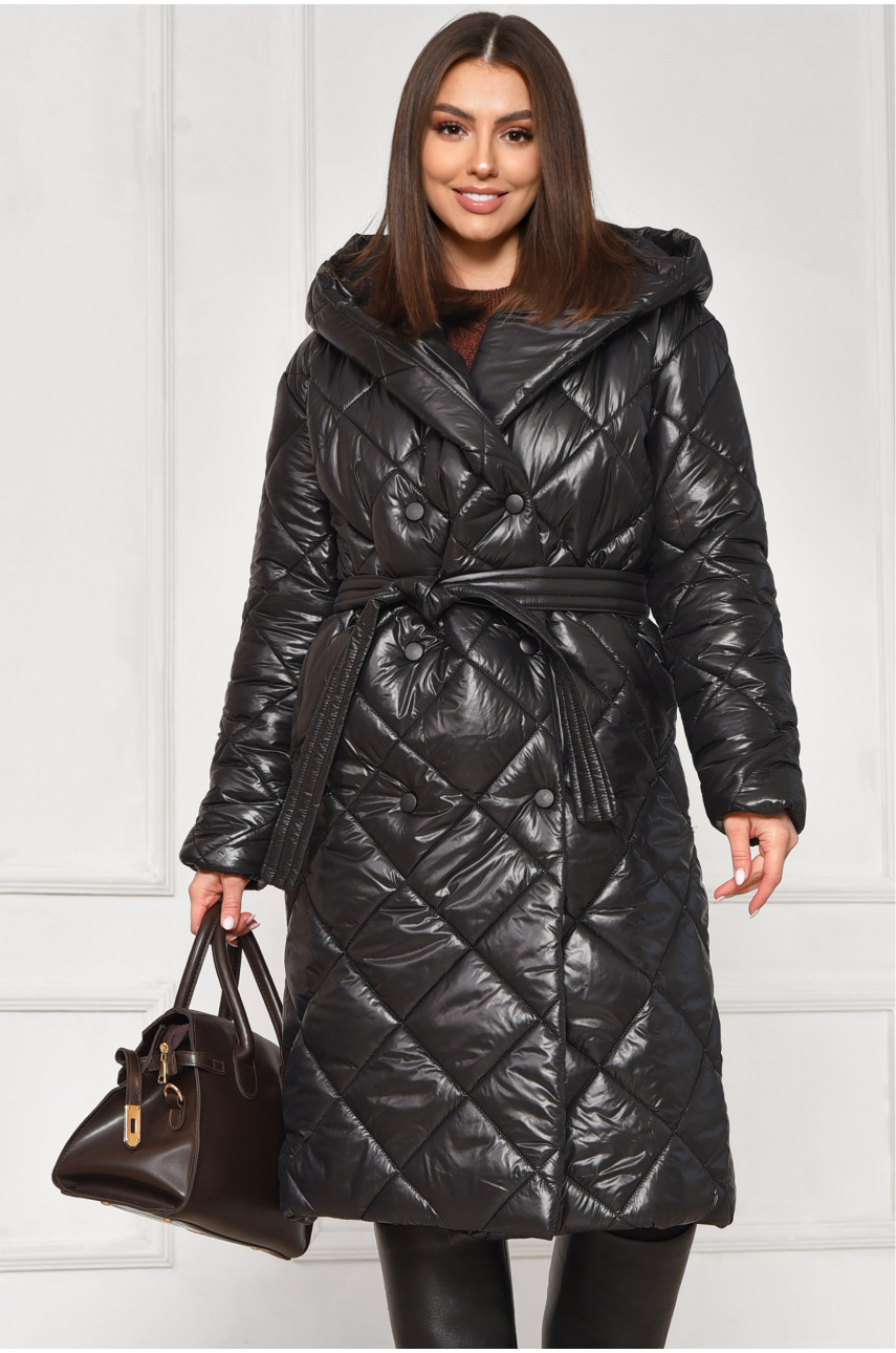 Куртка жіноча подовжена демісезонна чорного кольору з капюшом 330 209526