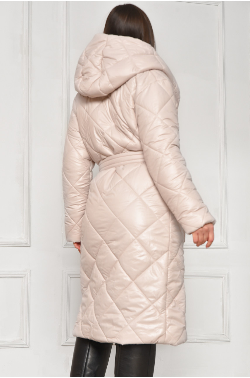 Куртка жіноча подовжена демісезонна молчного кольору з капюшом 330 209528 Куртка жіноча подовжена демісезонна молчного кольору з капюшом 330 209528