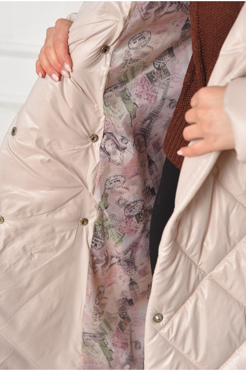 Куртка жіноча подовжена демісезонна молчного кольору з капюшом 330 209528 Куртка жіноча подовжена демісезонна молчного кольору з капюшом 330 209528