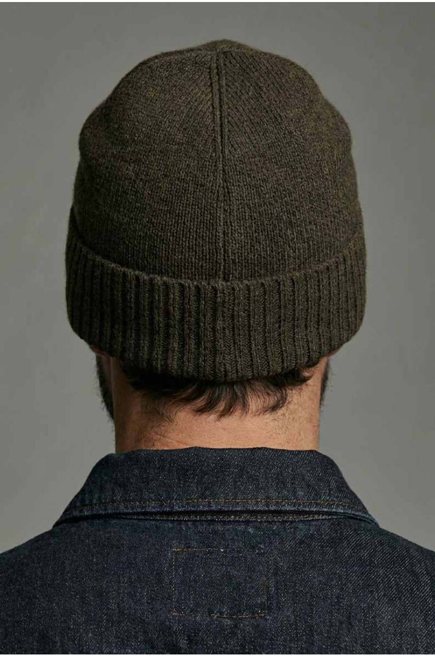Шапка мужская однотонная на флисе цвета хаки 209582