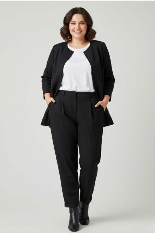 Костюм женский полубатальный черного цвета 210087
