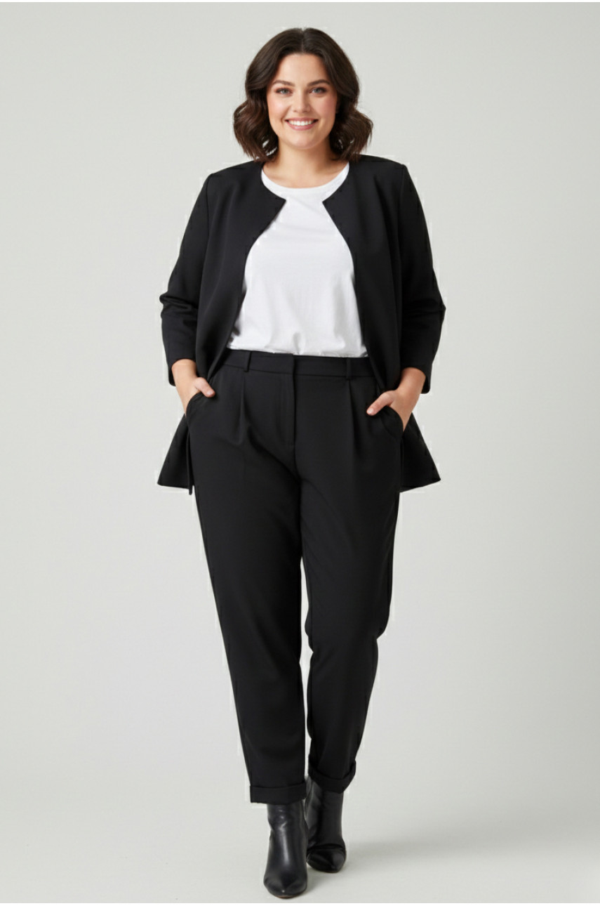 Костюм женский полубатальный черного цвета 210087