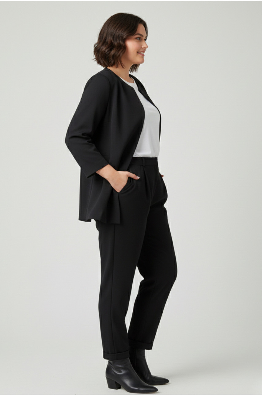Костюм женский полубатальный черного цвета 210087