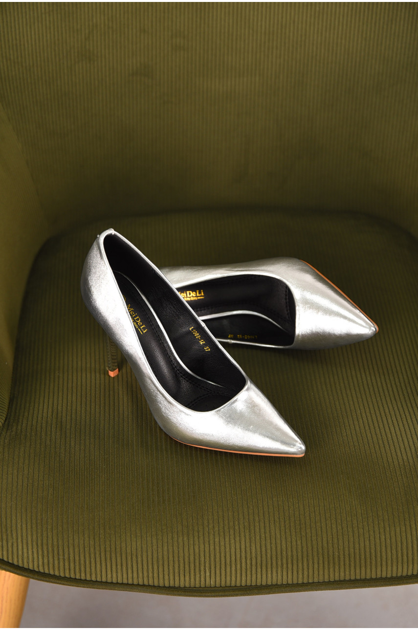 Туфлі жіночі серебристого кольору L1068-12 210136 Туфлі жіночі серебристого кольору L1068-12 210136