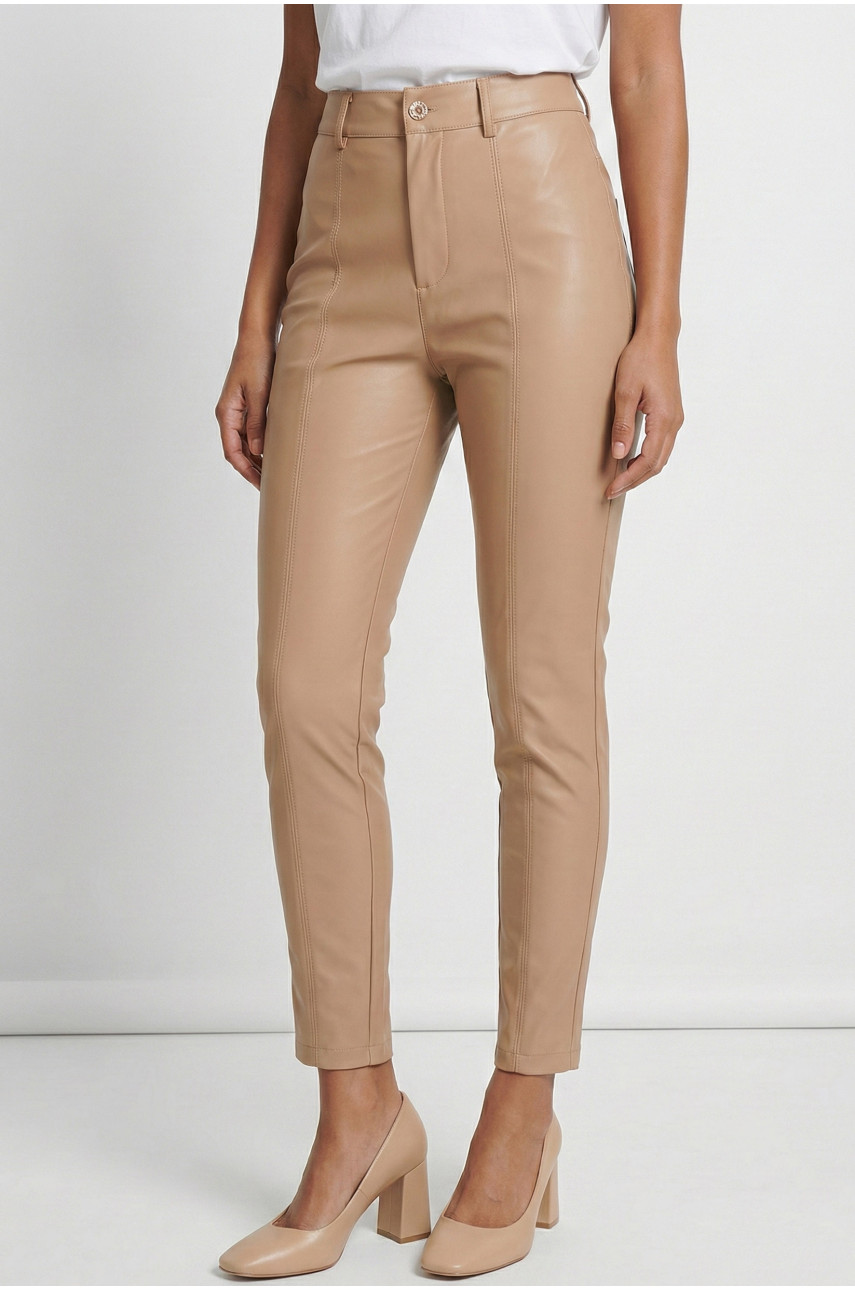 Штаны женские с эко-кожи однотонные бежевого цвета 6593 210208
