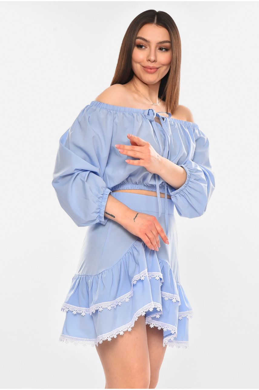 Костюм женский однотонный с рюшами голубого цвета 210274